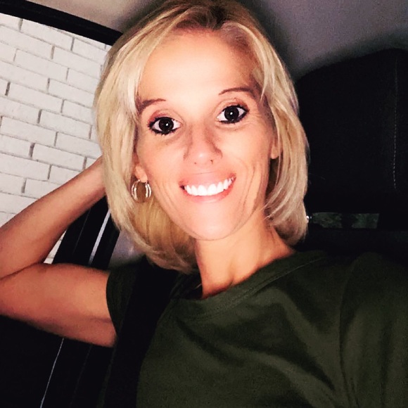 Meet your Posher, Amber - Picture 1 of 2